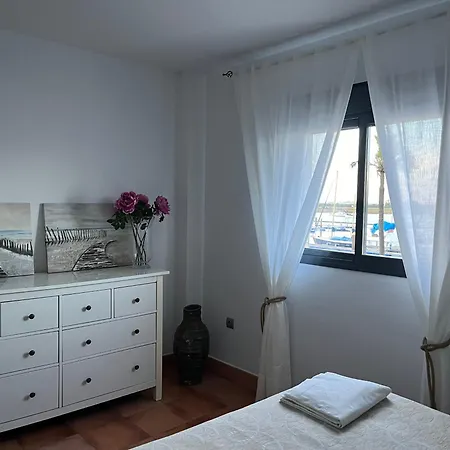 Puerto Deportivo Apartment *